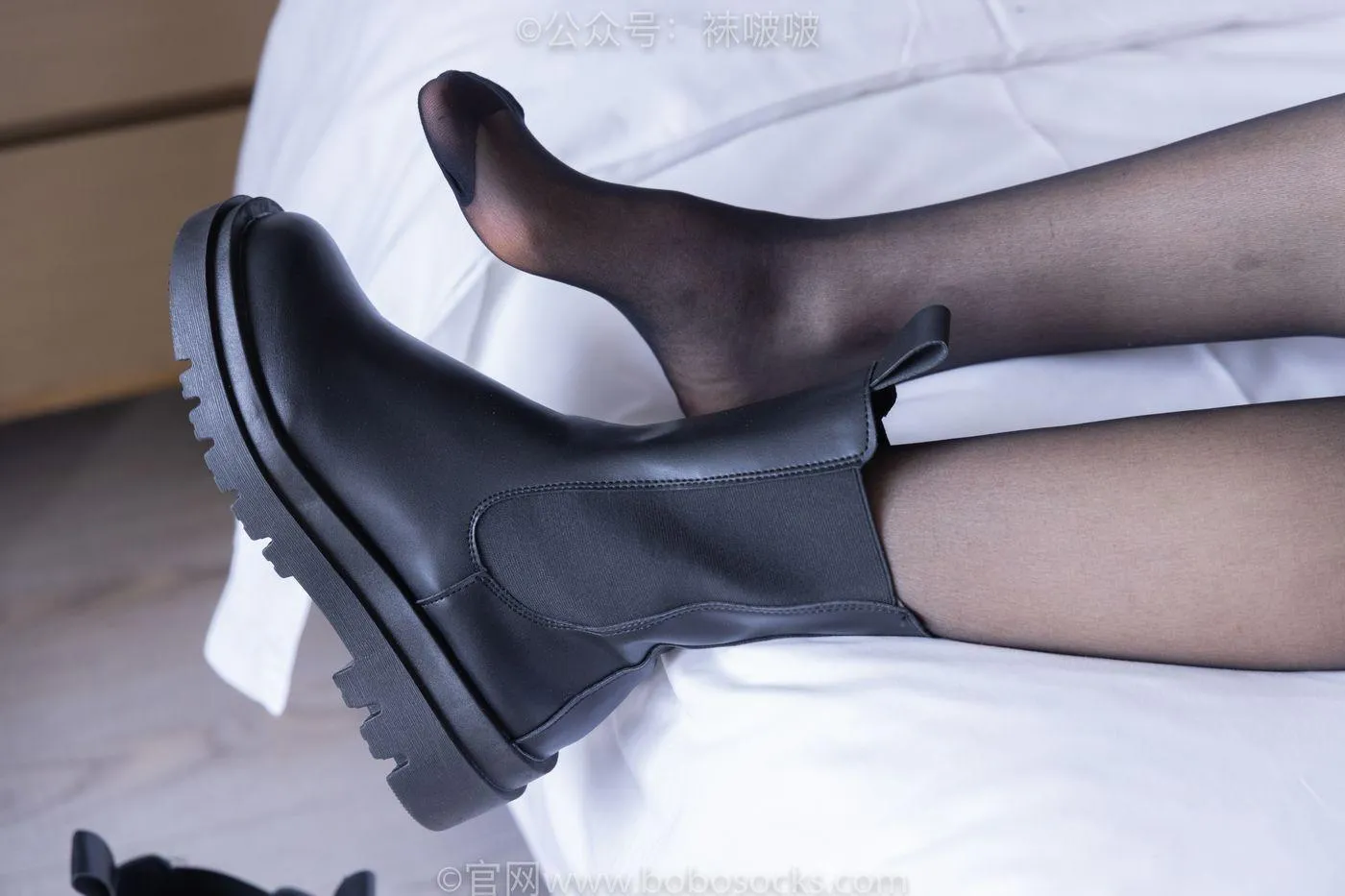 [BoBoSocks袜啵啵]NO.046 枫枫-短靴、黑丝 [135P]插图2